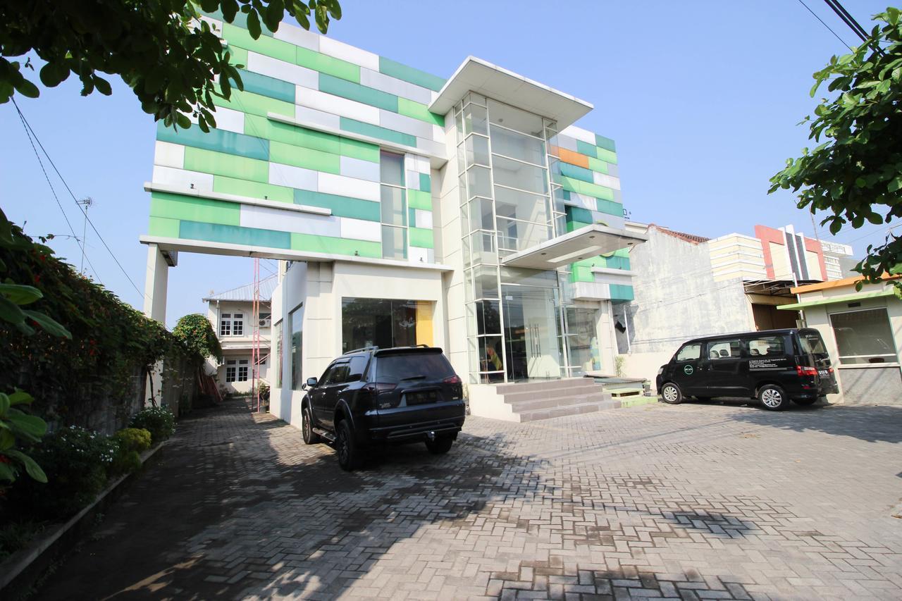 Reddoorz Plus Near Keraton Yogyakarta 2 Hotel Exterior photo