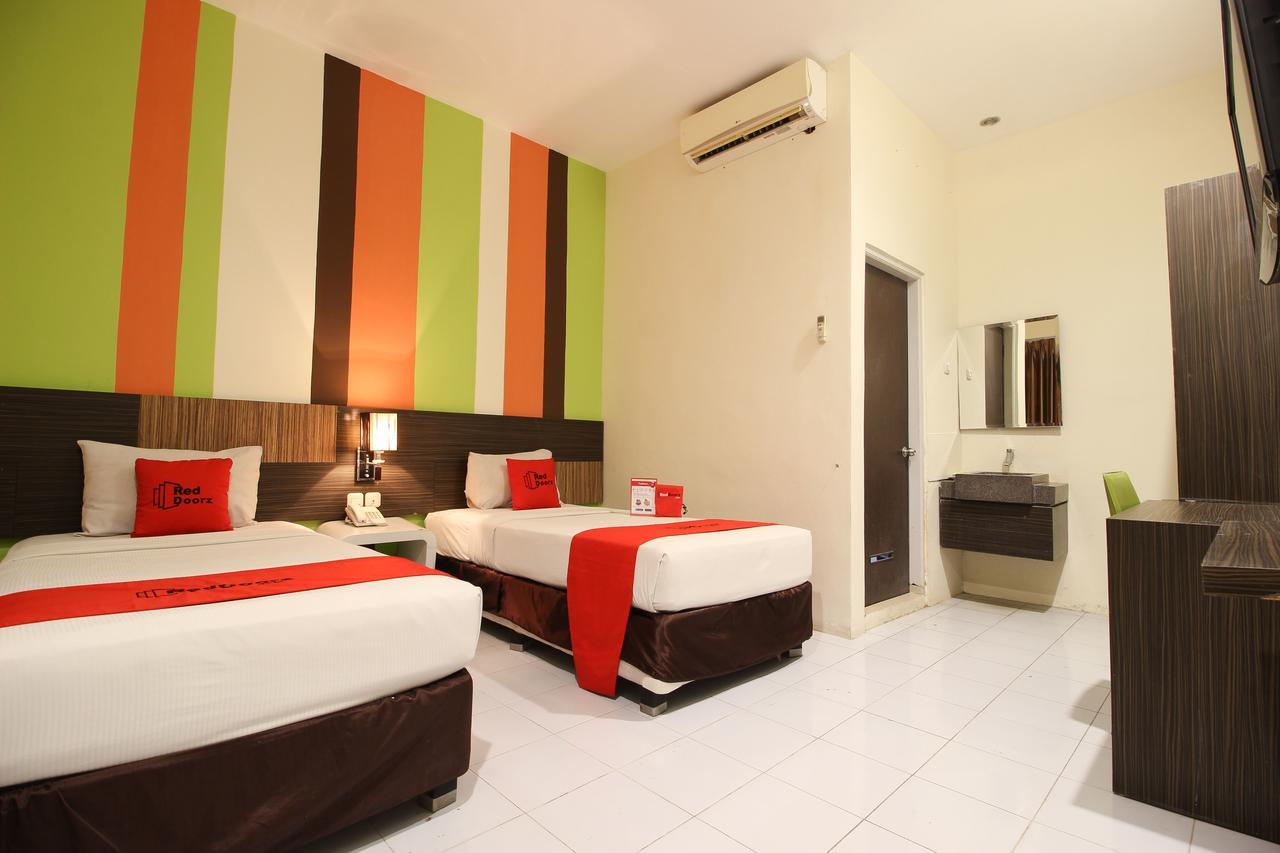 Reddoorz Plus Near Keraton Yogyakarta 2 Hotel Exterior photo